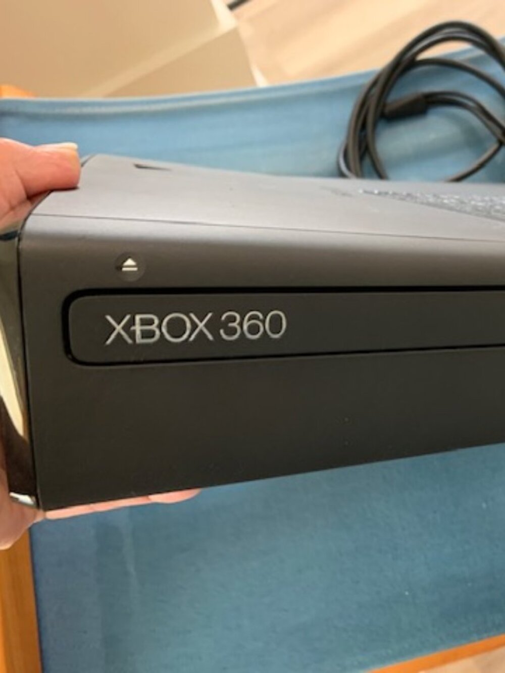 X-Box 360 S with Kinect, Controller and Games